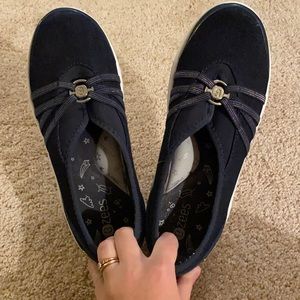 BZees Slip On Sneakers 7.5 Wide